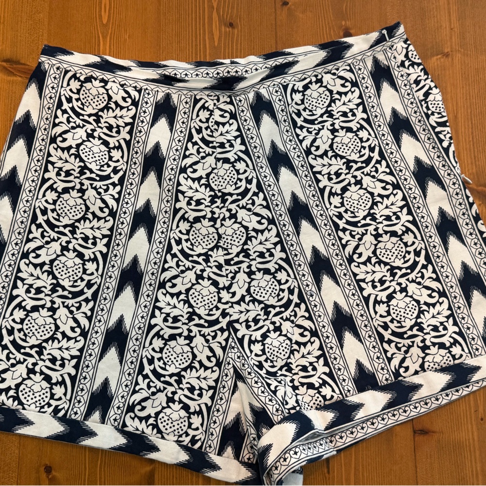 Julia Amory Kelly Shorts- Navy Island Ikat